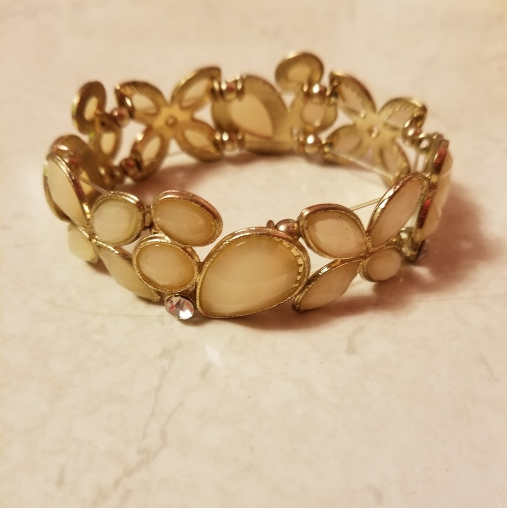 Cream bead bracelet